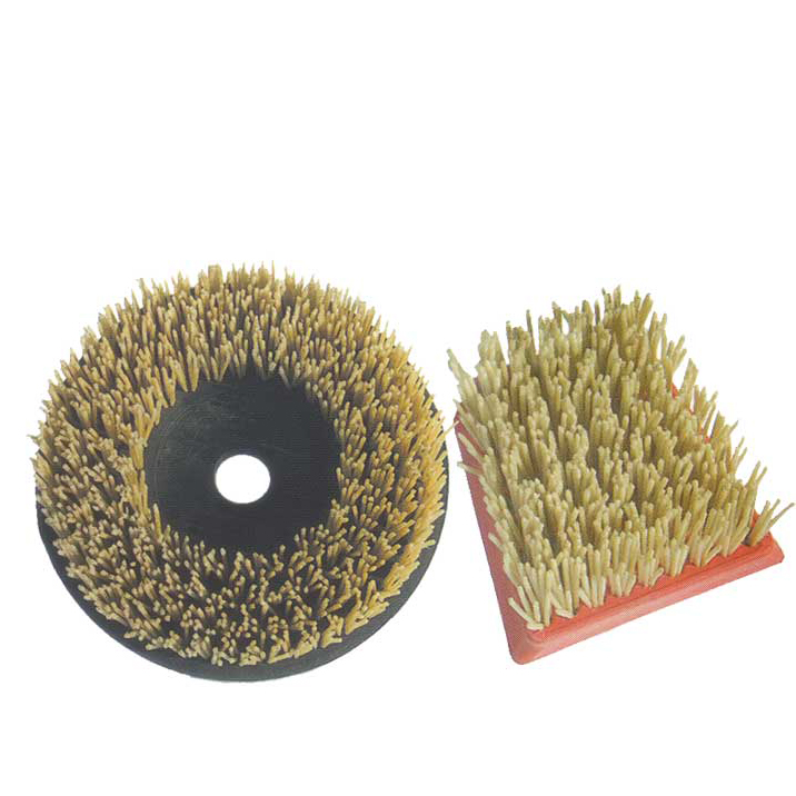 Frankfurt & round leather brush